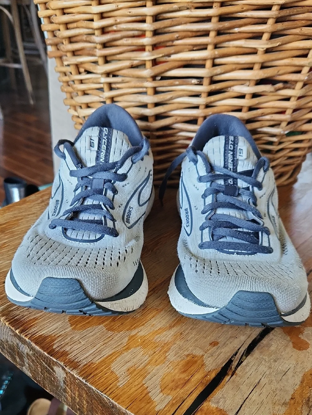 Brooks Women's Glycerin‎ GTS 19 size 9.5